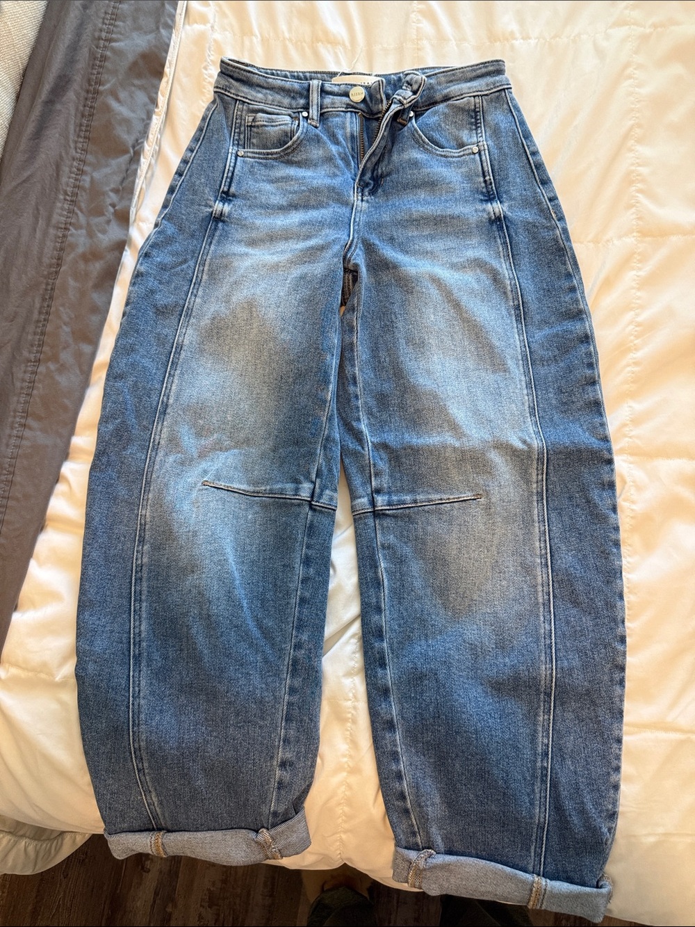 NWOT women’s Risen barrel jeans